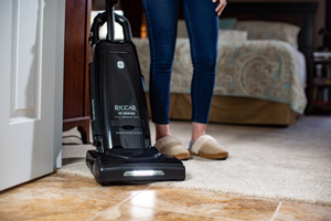 R25 DELUXE CLEAN AIR UPRIGHT VACUUM